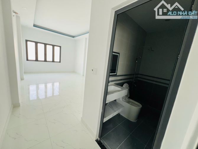 Bán gấp căn nhà 1 trệt 2 lầu 5pn dt 85m2 mặt tiền hẻm xe hơi tại P. Trung Dũng - 4