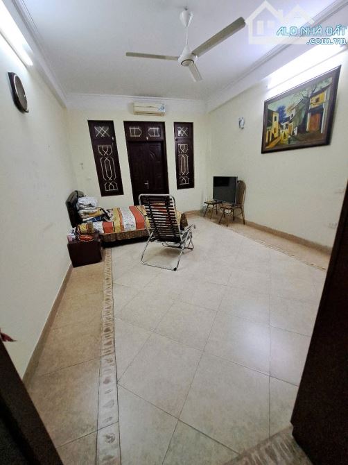 Cho thuê nhà ngõ 26 phố Đặng Thùy Trâm - Cầu Giấy. Dt 65m x 5 tầng, đường rộng 10m - 4
