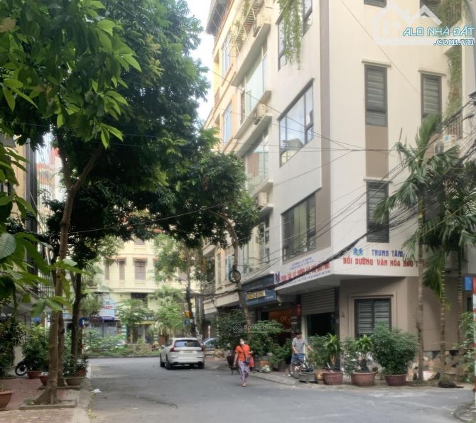 Cho thuê nhà ngõ 26 phố Đặng Thùy Trâm - Cầu Giấy. Dt 65m x 5 tầng, đường rộng 10m - 6