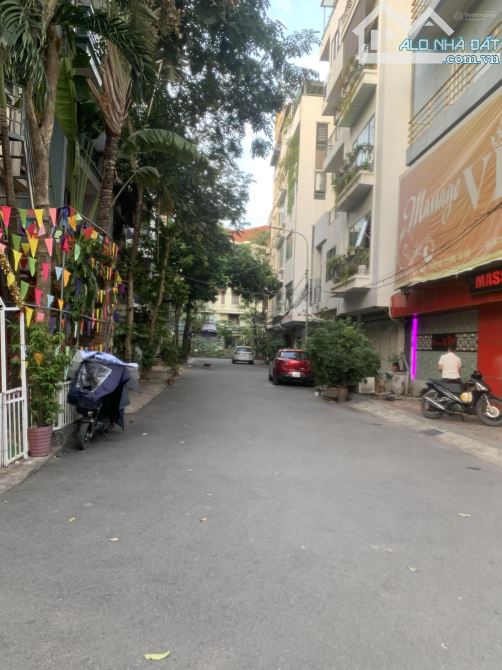 Cho thuê nhà ngõ 26 phố Đặng Thùy Trâm - Cầu Giấy. Dt 65m x 5 tầng, đường rộng 10m - 7