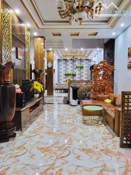Bán nhà mặt tiền 53 Bành Văn Trân 8x28 Hầm 5 lầu sân thượng giá chỉ 29 tỉ