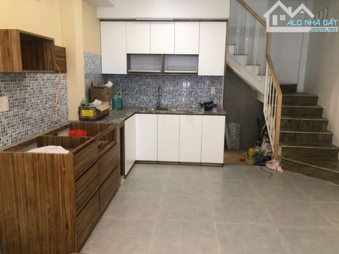 🏡 BÁN NHÀ MỚI 99% – HẺM 357 đường CMT8 📏 DT: 4m x 10m 🏠 Kết cấu: 1 trệt, 3 lầu