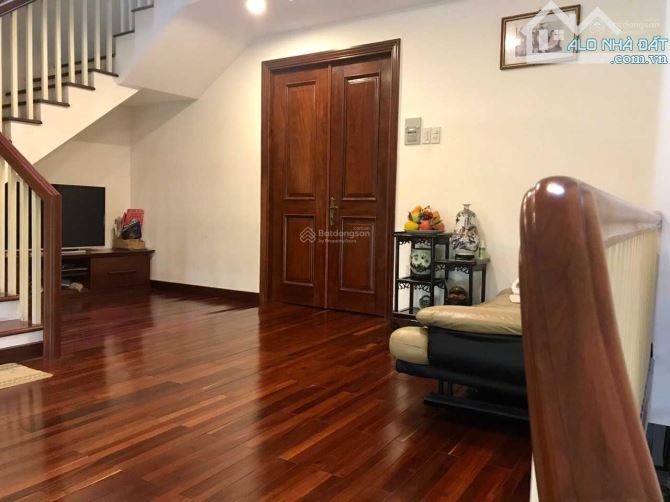 (HOT)MT Bề Thế 8x20m-như villa 1 hầm 3 lầu sân vườn khu Công Viên K300-vị trí đẹp 29 tỷ