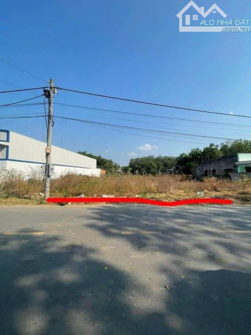 Sang lại lô đất 2 mặt tiền 1300m2 ngay chợ Trừ Văn Thố, Bàu Bàng, Bình Dương giá 1,05 tỷ