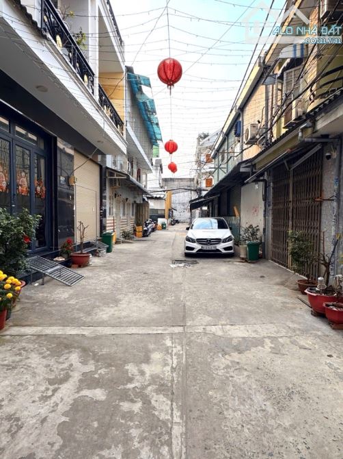Bán nhà Hương Lộ 2, Bình Tân, 4 tầng, 4 phòng ngủ, 60m2, đường7m ô tô đậu trước nhà .
