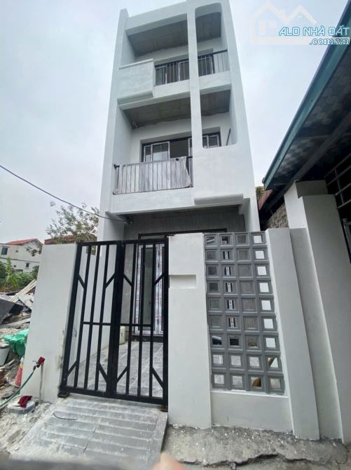 Bán nhà thôn Quan Âm. 3 ngủ, 3 vệ sinh. 50m2. ô tô vào. 3,2 tỷ