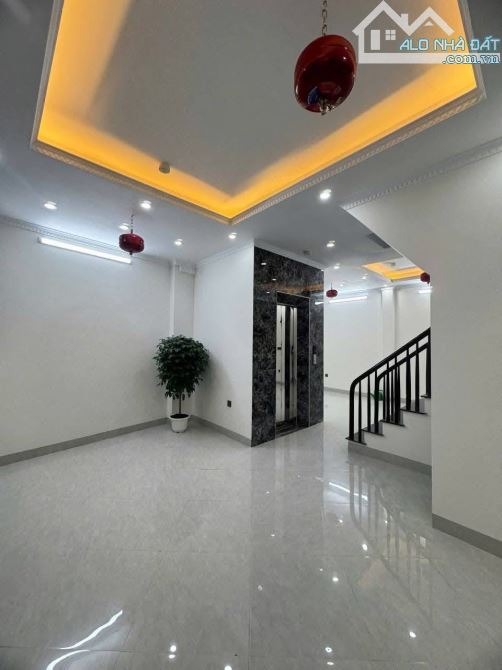 Hiếm căn hộ dịch vụ Yên Hoà, 55m, thang máy xịn