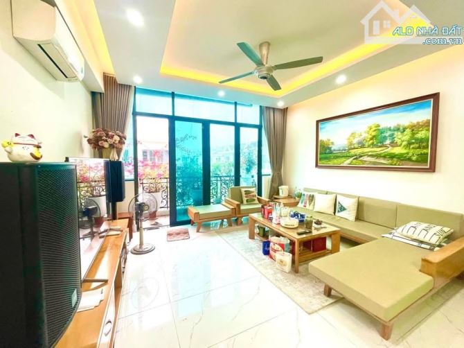 BÁN NHÀ HOÀNG NHƯ TIẾP. 60M2 * 5 TẦNG * 13,5 TỶ. Ô TÔ THÔNG, KINH DOANH. Ô CHỜ THANG MÁY.