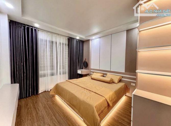 Bán nhà Hoàng Quốc Việt, dt 45m, Phân lô, ô tô tránh, gần phố, kinh doanh. - 1