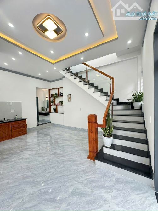 Nhà mê mới xây hẻm 33 Giải Phóng, phường Tân Thành TPBMT - 1