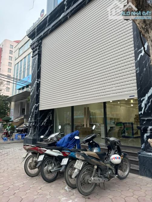 Bán nhà mặt phố Hoàng Quốc Việt 200m2, 7 tầng, siêu kinh doanh, chỉ 85 tỷ. - 1