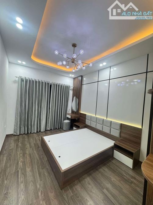 Bán nhà 575 Kim Mã, 28m2 5 tầng, nhà mới, hơn 5 tỷ - 1