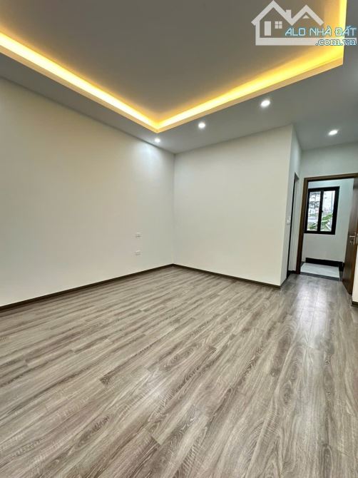 Bán nhà Tư Đình, ngõ nông, về ở ngay, 5 tầng, 32m2, mt 3.7m, nhỉnh 5 tỷ. - 2