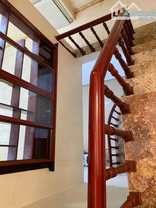 Cho thuê nhà 4 tầng Đằng Hải, Hải An.68m2.Đường 15mm. Vỉa hè 5m.Có ga ra ô tô.Chỉ 10 triệu - 2