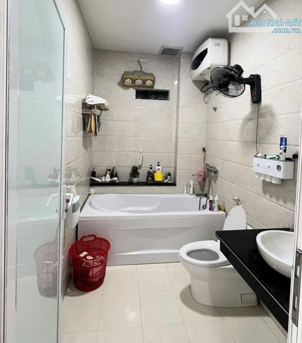 Bán nhà đẹp tại Lê Hồng Phong, Đằng Lâm, Hải An . 81m2, 3 tầng, giá 6,2 tỷ - 2