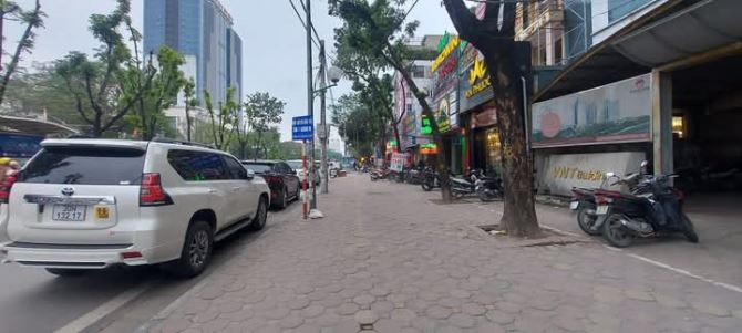 Bán nhà mặt phố Hoàng Quốc Việt 200m2, 7 tầng, siêu kinh doanh, chỉ 85 tỷ. - 4