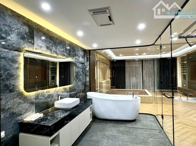 BÁN NHÀ 8 TẦNG, 100M2, NGỌC LÂM - LONG BIÊN - HÀ NỘI, GIÁ 35.7 TỶ - VỊ TRÍ VÀNG, KINH - 4