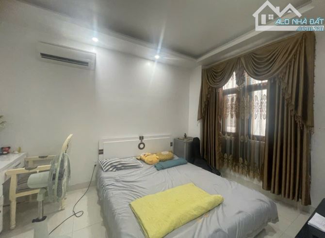 Cần bán gấp căn nhà 4,5 tầng Hoàng Huy Riverside, dt 64m2, mt 5,5m - 4