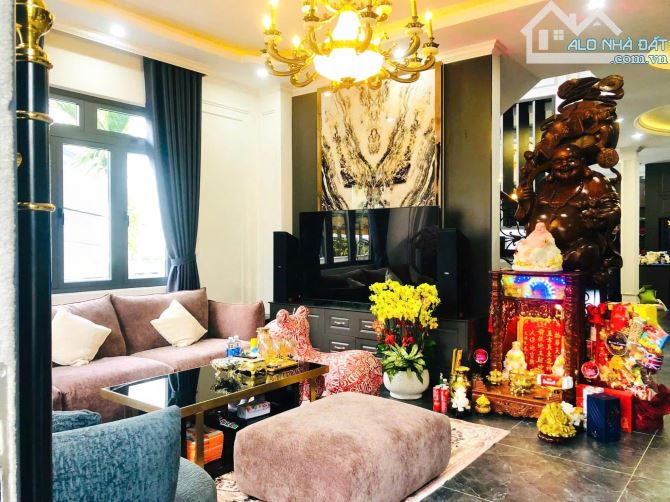 Cần Bán gấp căn Villa sang trọng ngay trung tâm  siêu VIP tại p4 tp đà lạt giá 28 tỷ - 6