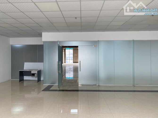 Cho thuê văn phòng giá rẻ 90 m2 tại khu đô thị Văn Khê , khối đế chung cư giá chỉ 15 tr - 6