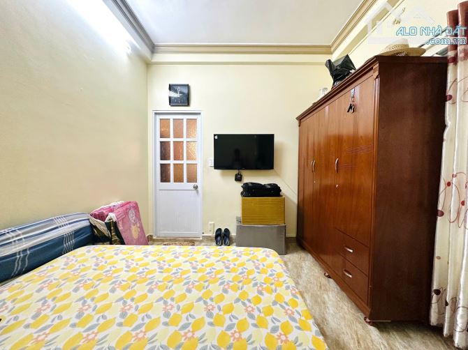 NHÀ 3 TẦNG LÊ VĂN DUYỆT NGANG KHỦNG 18m - HẺM OTO 8 PHÒNG NGỦ - GIÁ 9.5 TỶ - 6