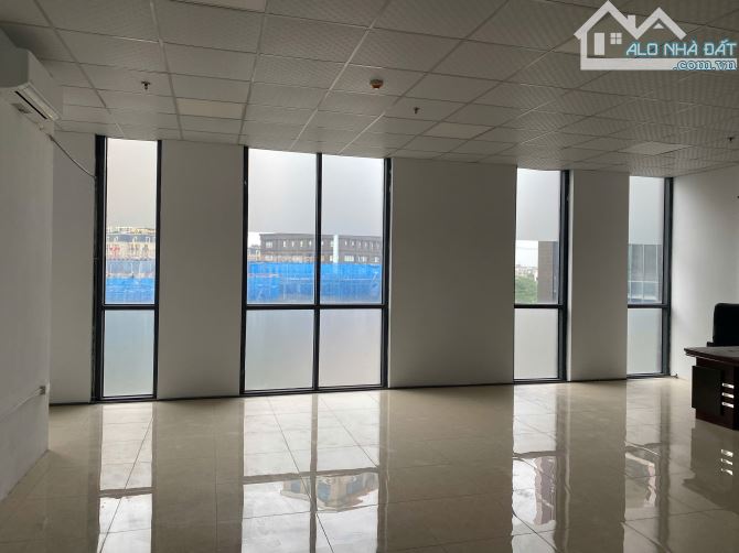 Cho thuê văn phòng giá rẻ 90 m2 tại khu đô thị Văn Khê , khối đế chung cư giá chỉ 15 tr - 7