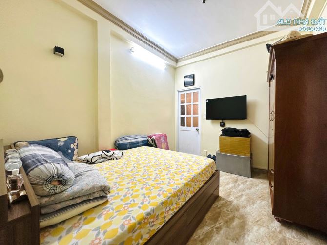 NHÀ 3 TẦNG LÊ VĂN DUYỆT NGANG KHỦNG 18m - HẺM OTO 8 PHÒNG NGỦ - GIÁ 9.5 TỶ - 7
