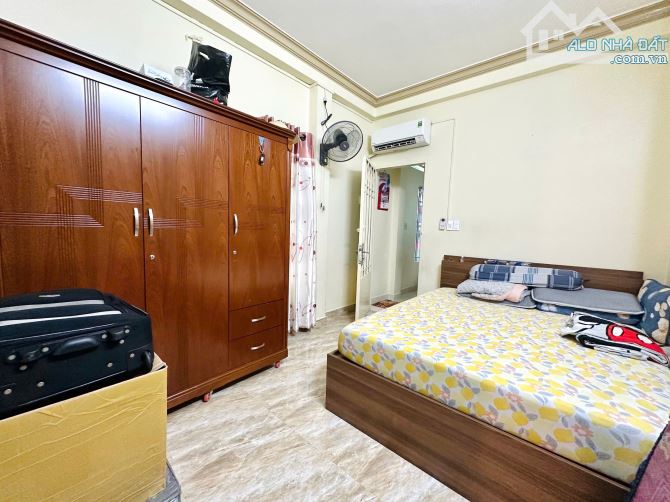 NHÀ 3 TẦNG LÊ VĂN DUYỆT NGANG KHỦNG 18m - HẺM OTO 8 PHÒNG NGỦ - GIÁ 9.5 TỶ - 8
