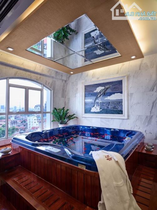 Bán khách sạn 4 sao mặt phố Cổ, doanh thu 1.2 tỷ/th 319m2 x 12 tầng, mặt tiền 12m, 270 tỷ