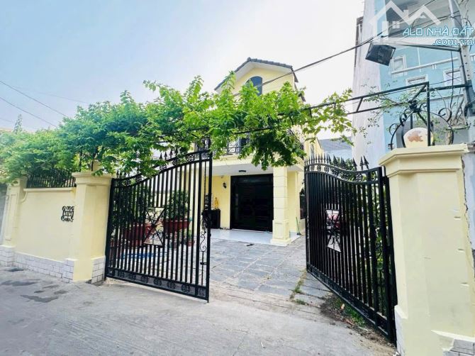 Bán biệt thự Linh Đông - Thủ Đức, DT 180m2 (8,2*22) giá 9,5 tỷ
