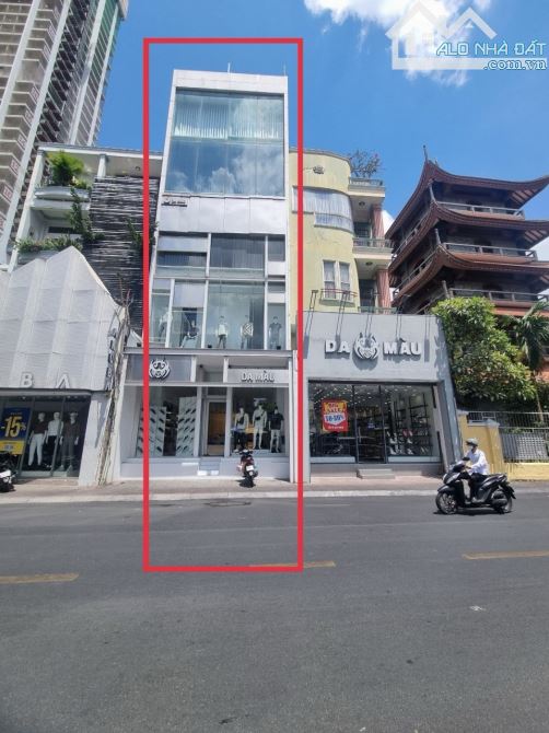 Bán Nhanh Góc 2 Mặt Tiền Nguyễn Trãi, P. Bến Thành - 4.3 x 11,.2 lầu - Chỉ 26 tỷ