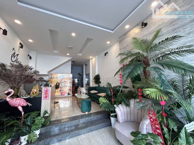 Bán nhà 4tầng mặt tiền Phan Đình Phùng gần biển 51m2 ngang4m giá 8.3tỷ