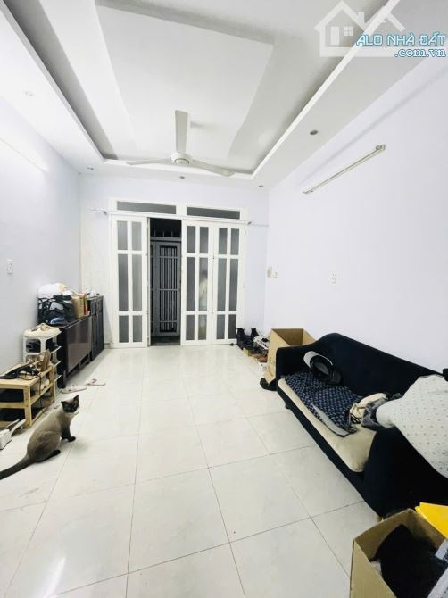 Bán nhà Dương Bá Trạc Quận 8, 42m2 , 2 tầng, 3 PN, nhà đang có dòng tiền cho thuê.