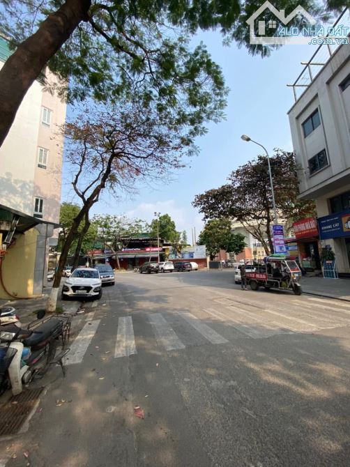 Bán mảnh đất mặt phố đốc ngữ ba đình 95m2 vỉa hè rộng giá 25 tỷ