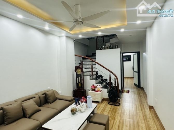 CẦN BÁNn GẤP NHÀ ĐẸP 5 TẦNG Ô TÔ VÀO TẬN NHÀ 52m VĨNH NGỌC ZÁ RẺ