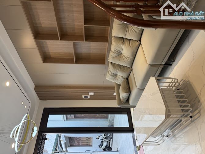 Chính chủ cần bán nhà phố Việt Hưng, Long Biên 35m, 5 tầng, giá 5.8 tỷ.