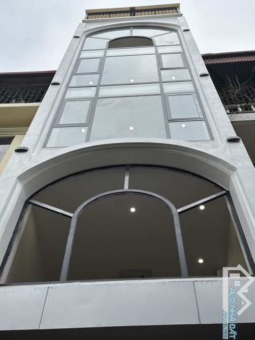 Bán Toà Building 7 Tầng Thang máy thuộc khu phân lô Phương Mai gần hồ