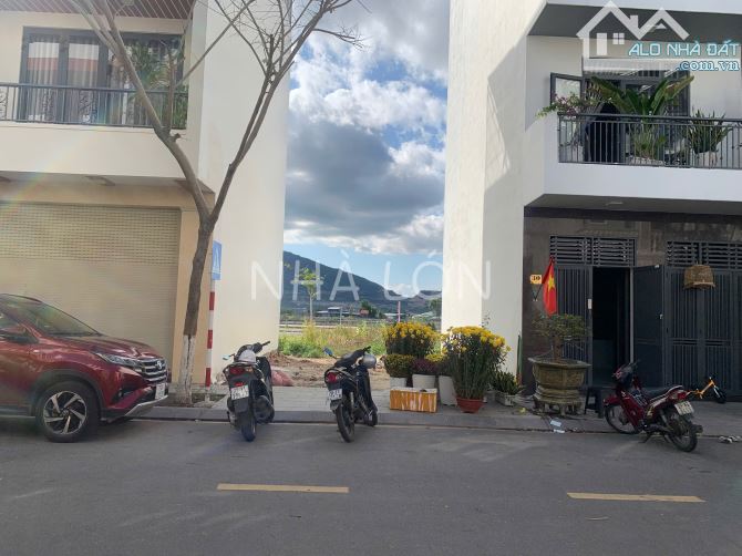 Lô đất đường C1 KĐT Vcn Phước Long . Gần công viên mát mẻ