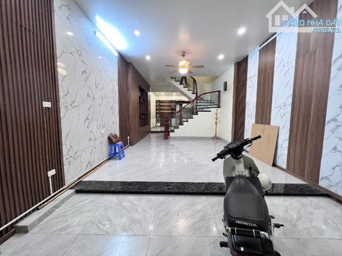 NHÀ QUAN HOA – TRUNG TÂM CẦU GIẤY – 70M² – 4 TẦNG – CHỈ 12.6 TỶ