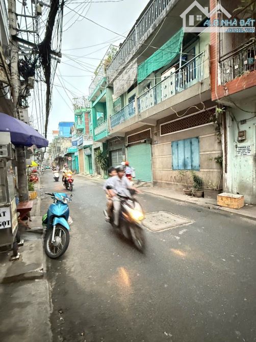 Mặt tiền kinh doanh khu chợ vải Tân Bình giảm 1 tỷ, giá chỉ 9.6 tỷ cho căn nhà nở hậu