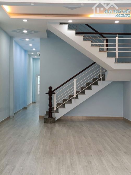 Bán nhà 5*22m. Lầu ,tum trệt. Mt nhựa thông Tân Hiệp. Hocmon