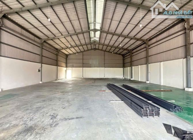 Cho thuê nhà xưởng 500m2 mặt tiền Lê Minh Xuân, huyện Bình Chánh, HCM.