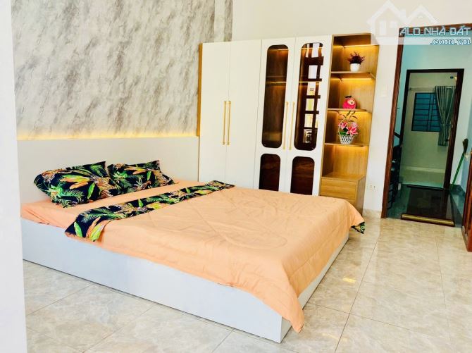 Nhà đẹp - Hẻm ô tô, Công Viên Làng Hoa, 4 tầng, 3pn - NHỈNH 5 tỷ 8 Tl