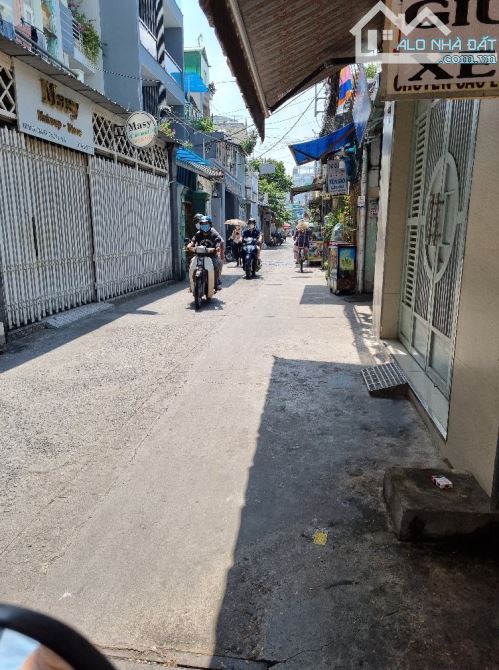 NHÀ ĐANG CHO THUÊ - DÒNG TIỀN 6 TRIỆU/ THÁNG - GIÁP QUẬN 1 - 2 TẦNG – 32M2 - CHỈ 3 TỶ. TL.