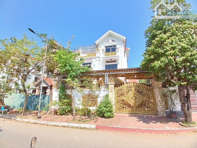 Bán Biệt Thự KDT Phú Lương Hà Đôngdiện tích 260m xây 4 tầng nhà đẹp đường rộng thoáng