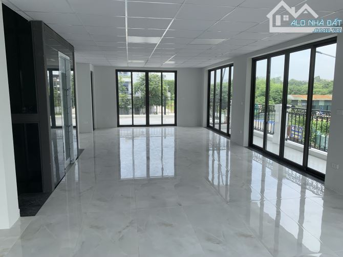 Cho thuê liền kề Trịnh Văn Bô kéo dài 110m2, 5 tầng, thang máy, mới, đường oto đỗ tránh