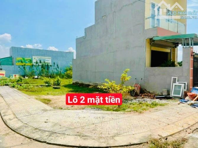 KHÔNG XUỐNG GIỮ TIỀN LÔ NÀY THÌ CÒN LÔ NÀO,2 MẶT TIỀN ĐƯỜNG 8M CHỈ 3.X TỶ LONG PHƯỚC