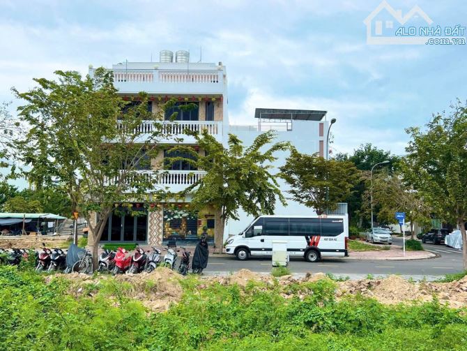 Hàng hiếm lô góc 2 mặt tiền gần Vành Đai 2 KĐT Hà Quang 2 - Nha Trang