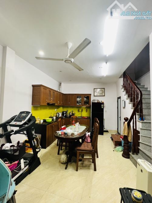 Chính chủ cần bán gấp nhà ngõ 80 Trung Kính 50m² mặt tiền 4.5m lô góc 2 mặt thoáng 17 tỷ. - 1