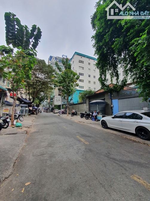 Tòa nhà 11BIS Nguyễn Gia Thiều, Phường Võ Thị Sáu, Quận 3. DT 26x39m, CN 995m2, 1H 10 tầng - 1